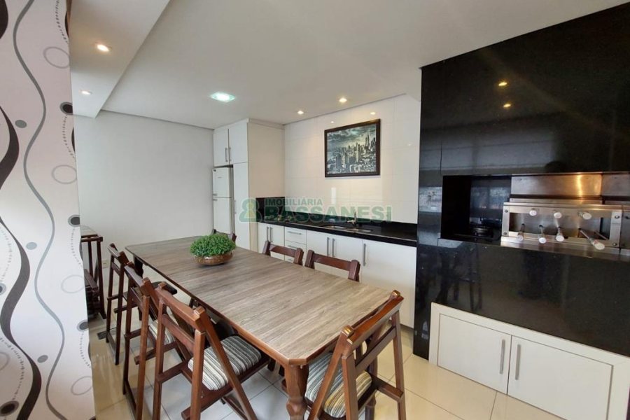 Apto Mobiliado com 200m², 4 dormitórios, 4 vagas, no bairro São Pelegrino em Caxias do Sul para Comprar