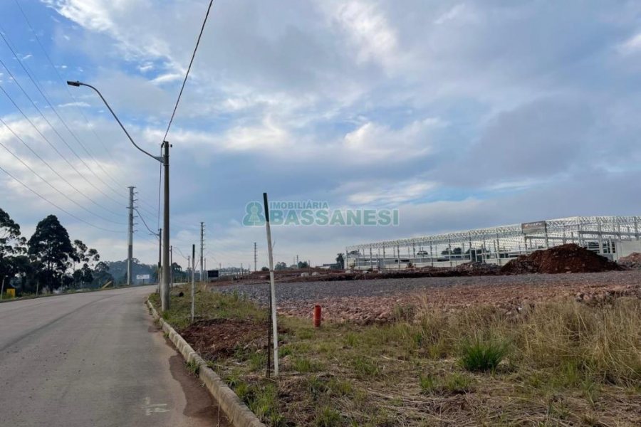Pavilhão com 1434m², no bairro Distrito Industrial em Caxias do Sul para Alugar