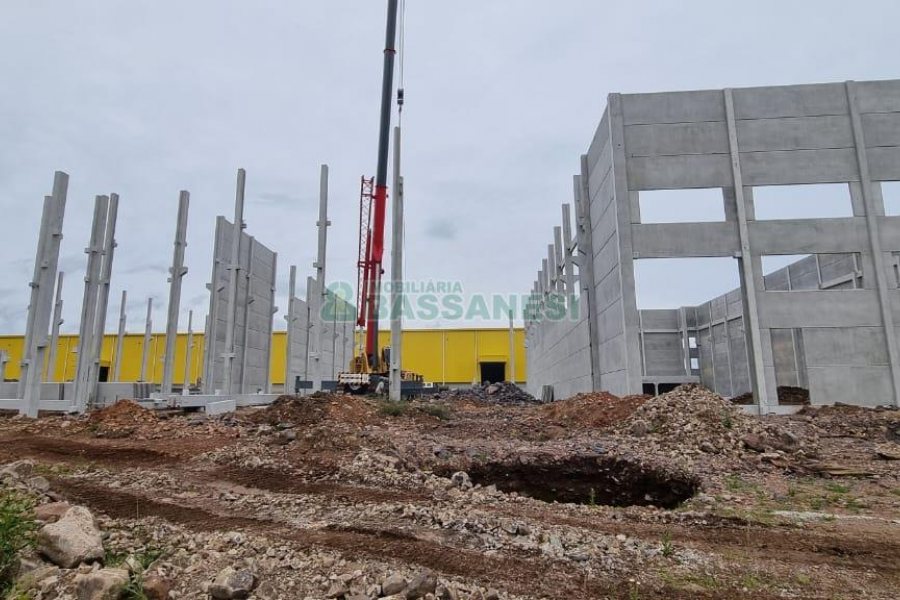 Pavilhão com 1434m², no bairro Distrito Industrial em Caxias do Sul para Alugar