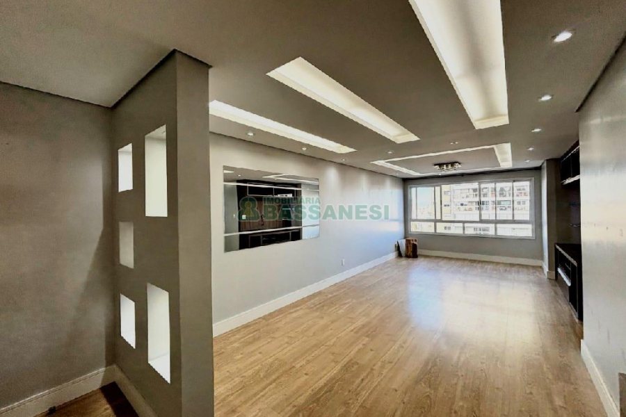 Apartamento com 107m², 3 dormitórios, 2 vagas, no bairro Universitário em Caxias do Sul para Alugar