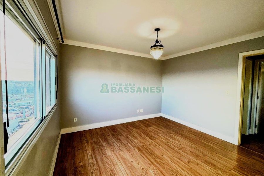 Apartamento com 107m², 3 dormitórios, 2 vagas, no bairro Universitário em Caxias do Sul para Alugar