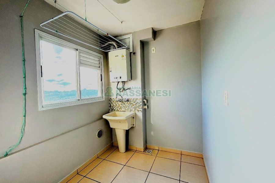 Apartamento com 107m², 3 dormitórios, 2 vagas, no bairro Universitário em Caxias do Sul para Alugar