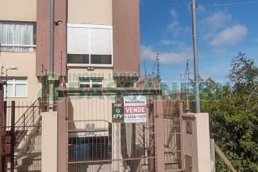Sobrado com 132m², 2 dormitórios, 2 vagas, no bairro Vinhedos em Caxias do Sul para Comprar
