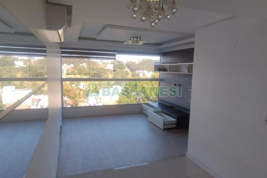 Sobrado com 132m², 2 dormitórios, 2 vagas, no bairro Vinhedos em Caxias do Sul para Comprar