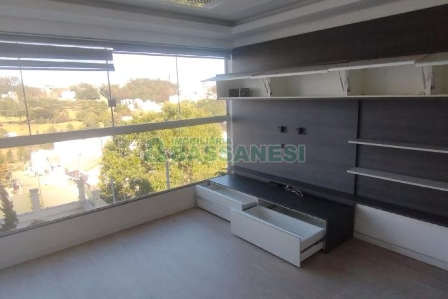 Sobrado com 132m², 2 dormitórios, 2 vagas, no bairro Vinhedos em Caxias do Sul para Comprar