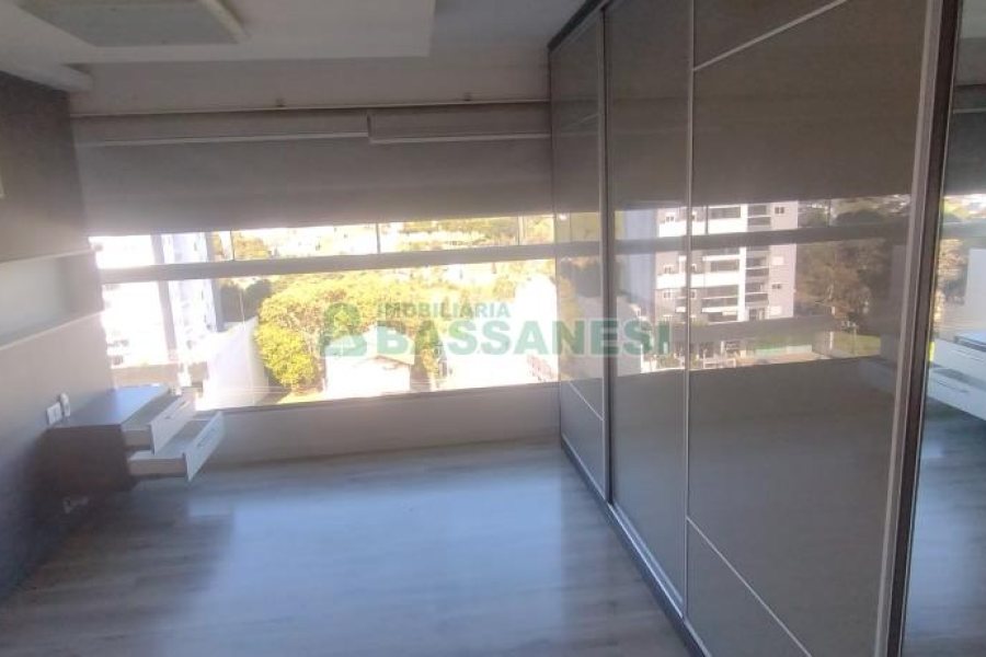 Sobrado com 132m², 2 dormitórios, 2 vagas, no bairro Vinhedos em Caxias do Sul para Comprar