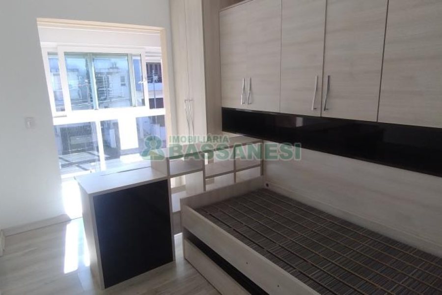 Sobrado com 132m², 2 dormitórios, 2 vagas, no bairro Vinhedos em Caxias do Sul para Comprar