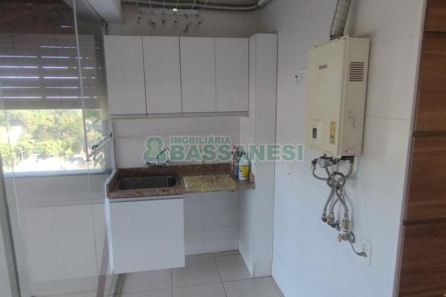 Sobrado com 132m², 2 dormitórios, 2 vagas, no bairro Vinhedos em Caxias do Sul para Comprar