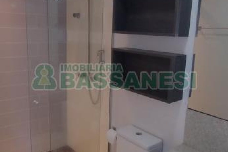 Sobrado com 132m², 2 dormitórios, 2 vagas, no bairro Vinhedos em Caxias do Sul para Comprar