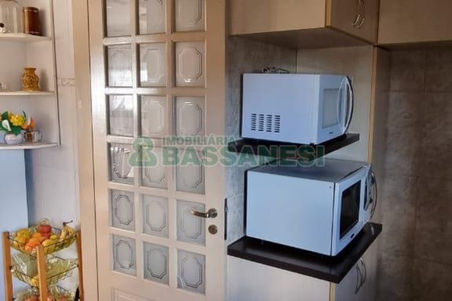 Casa com 200m², 3 dormitórios, 2 vagas, no bairro Vila Verde em Caxias do Sul para Comprar