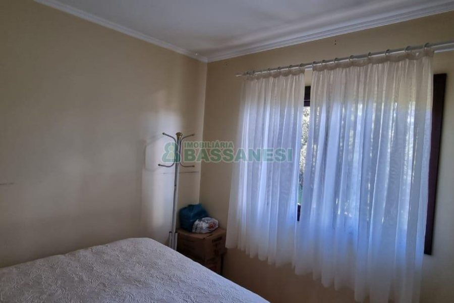 Casa com 200m², 3 dormitórios, 2 vagas, no bairro Vila Verde em Caxias do Sul para Comprar
