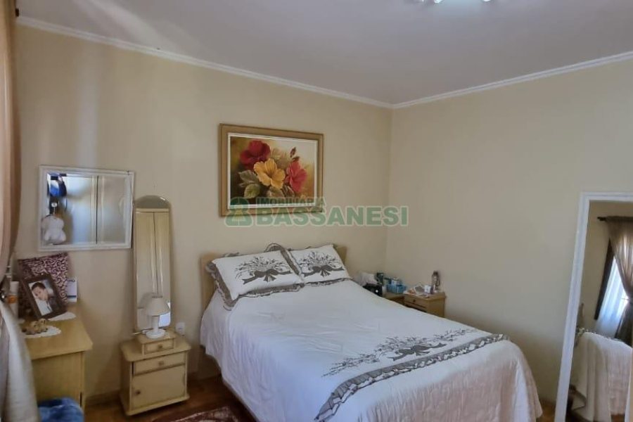 Casa com 200m², 3 dormitórios, 2 vagas, no bairro Vila Verde em Caxias do Sul para Comprar