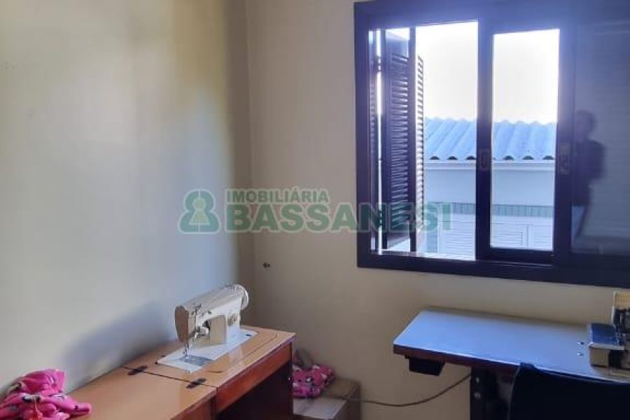 Casa com 200m², 3 dormitórios, 2 vagas, no bairro Vila Verde em Caxias do Sul para Comprar