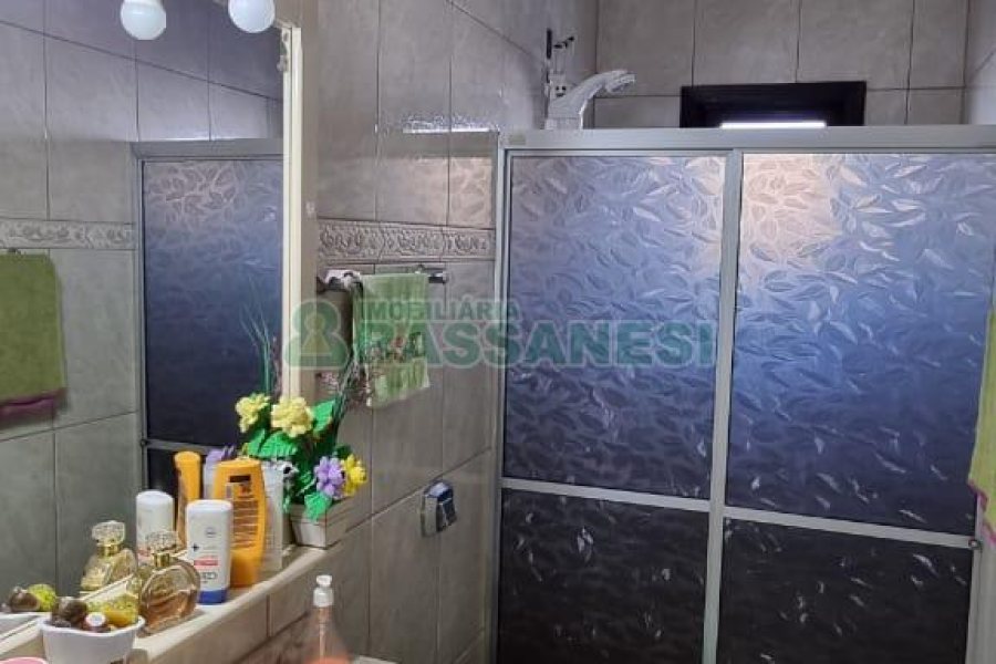 Casa com 200m², 3 dormitórios, 2 vagas, no bairro Vila Verde em Caxias do Sul para Comprar