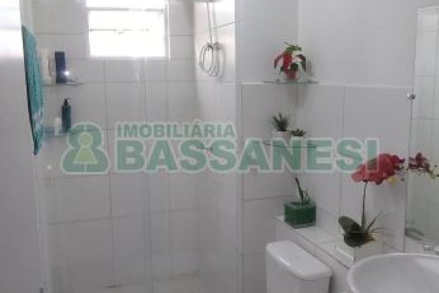Apartamento com 57m², 2 dormitórios, 1 vaga, no bairro Marechal Floriano em Caxias do Sul para Comprar