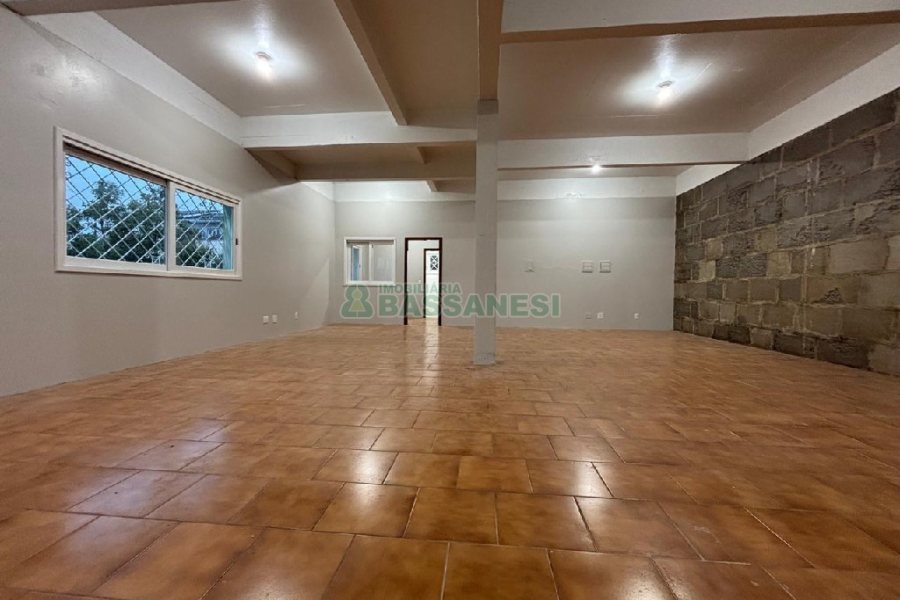 Casa com 120m², 10 vagas, no bairro Santa Lúcia em Caxias do Sul para Alugar