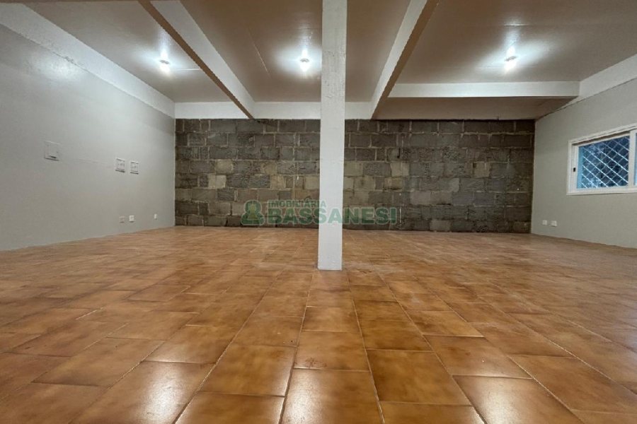 Casa com 120m², 10 vagas, no bairro Santa Lúcia em Caxias do Sul para Alugar