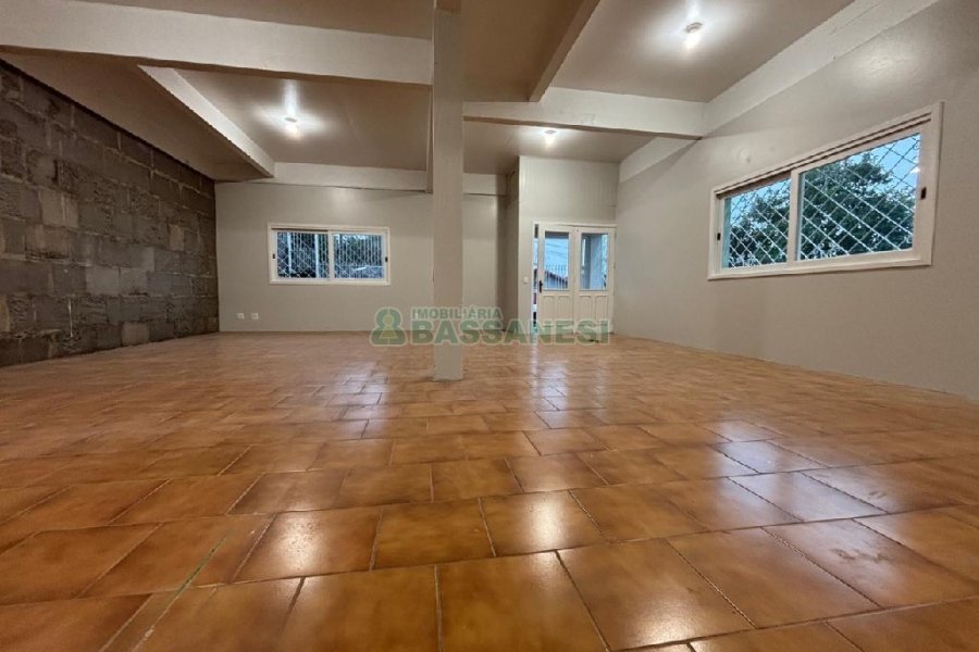 Casa com 120m², 10 vagas, no bairro Santa Lúcia em Caxias do Sul para Alugar