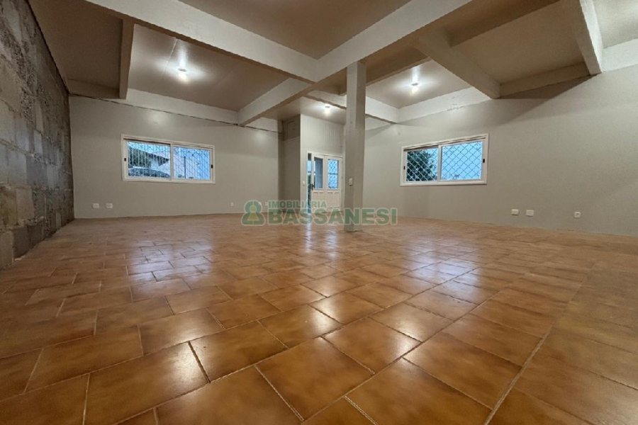 Casa com 120m², 10 vagas, no bairro Santa Lúcia em Caxias do Sul para Alugar