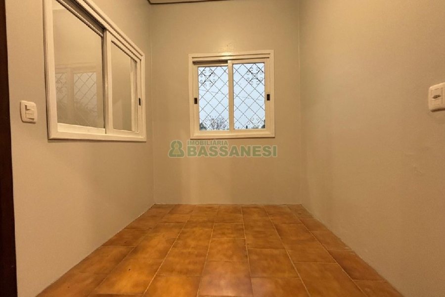 Casa com 120m², 10 vagas, no bairro Santa Lúcia em Caxias do Sul para Alugar