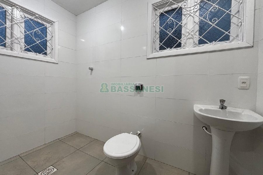 Casa com 120m², 10 vagas, no bairro Santa Lúcia em Caxias do Sul para Alugar