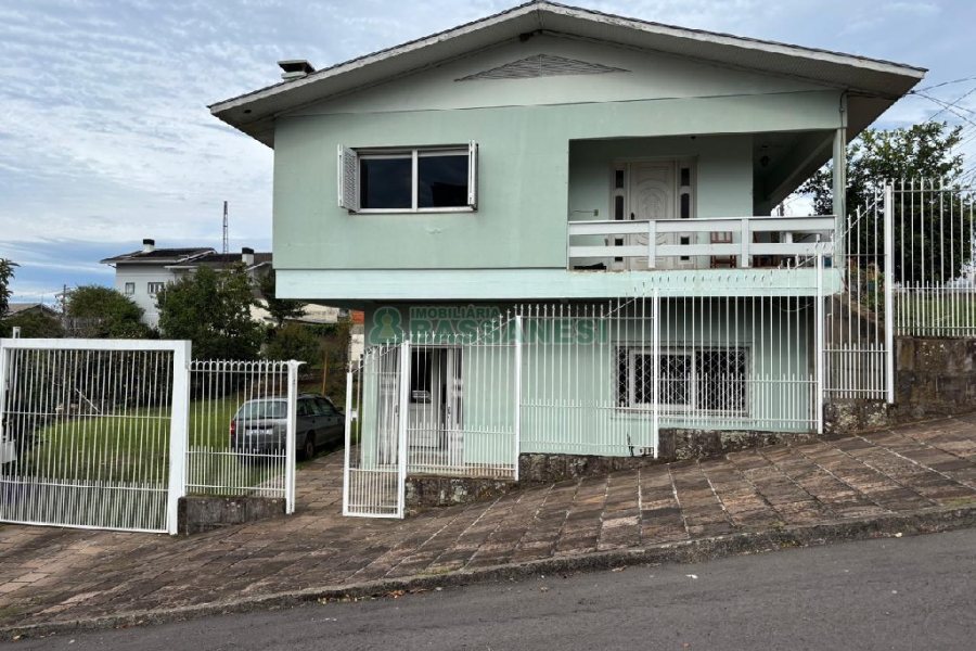 Casa com 120m², 10 vagas, no bairro Santa Lúcia em Caxias do Sul para Alugar