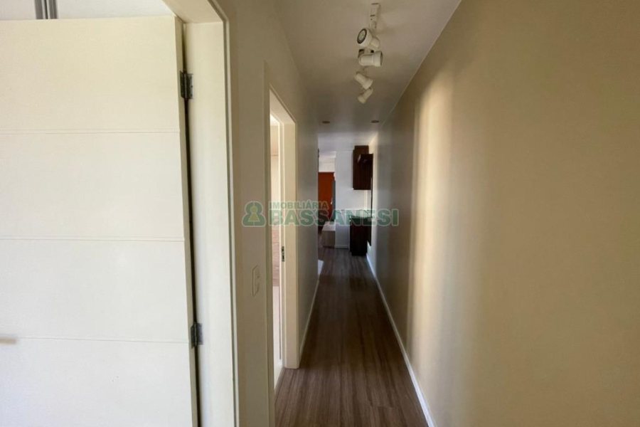 Apartamento com 74m², 2 dormitórios, 2 vagas, no bairro Santa Catarina em Caxias do Sul para Comprar