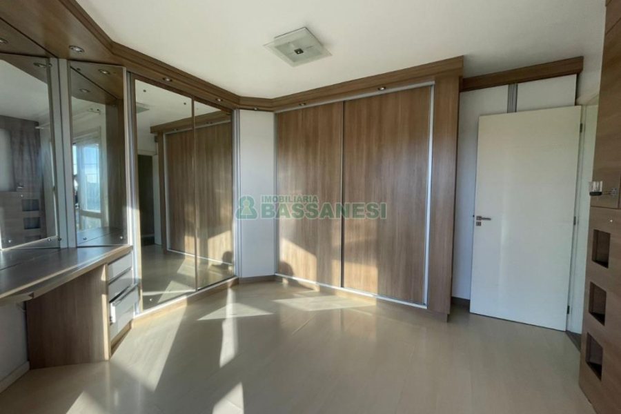 Apartamento com 74m², 2 dormitórios, 2 vagas, no bairro Santa Catarina em Caxias do Sul para Comprar