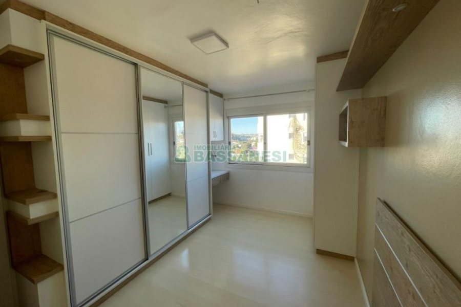 Apartamento com 74m², 2 dormitórios, 2 vagas, no bairro Santa Catarina em Caxias do Sul para Comprar