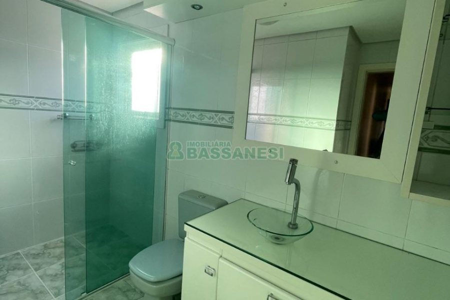 Apartamento com 74m², 2 dormitórios, 2 vagas, no bairro Santa Catarina em Caxias do Sul para Comprar
