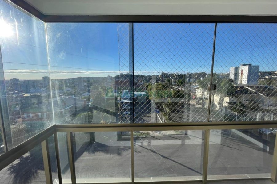 Apartamento com 74m², 2 dormitórios, 2 vagas, no bairro Santa Catarina em Caxias do Sul para Comprar