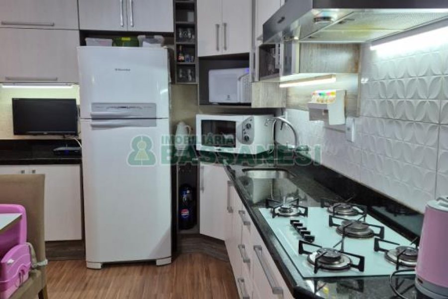 Casa com 108m², 2 dormitórios, 2 vagas, no bairro Panazzolo em Caxias do Sul para Comprar