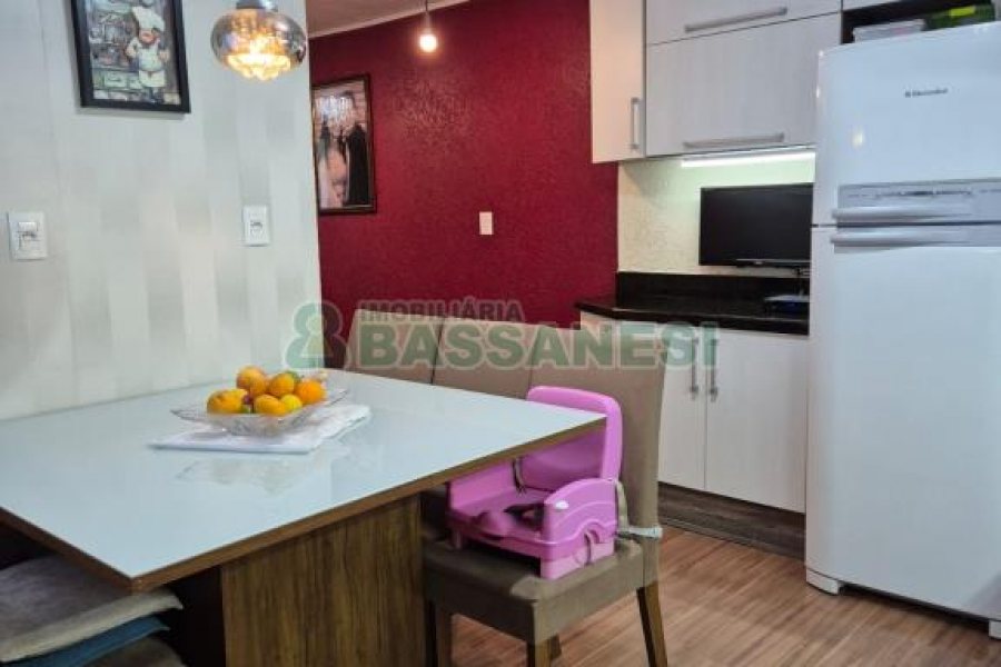Casa com 108m², 2 dormitórios, 2 vagas, no bairro Panazzolo em Caxias do Sul para Comprar