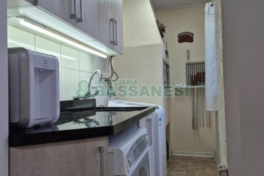 Casa com 108m², 2 dormitórios, 2 vagas, no bairro Panazzolo em Caxias do Sul para Comprar