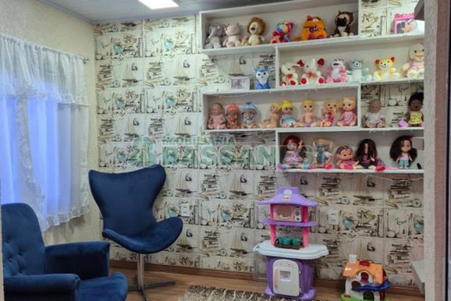 Casa com 108m², 2 dormitórios, 2 vagas, no bairro Panazzolo em Caxias do Sul para Comprar