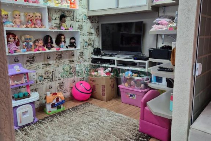 Casa com 108m², 2 dormitórios, 2 vagas, no bairro Panazzolo em Caxias do Sul para Comprar