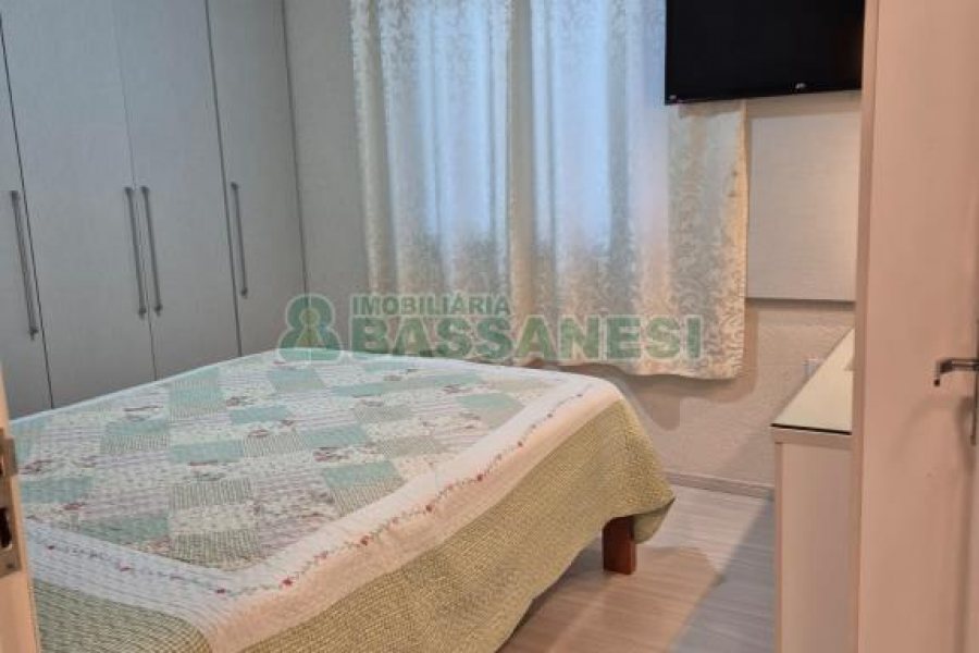 Casa com 108m², 2 dormitórios, 2 vagas, no bairro Panazzolo em Caxias do Sul para Comprar