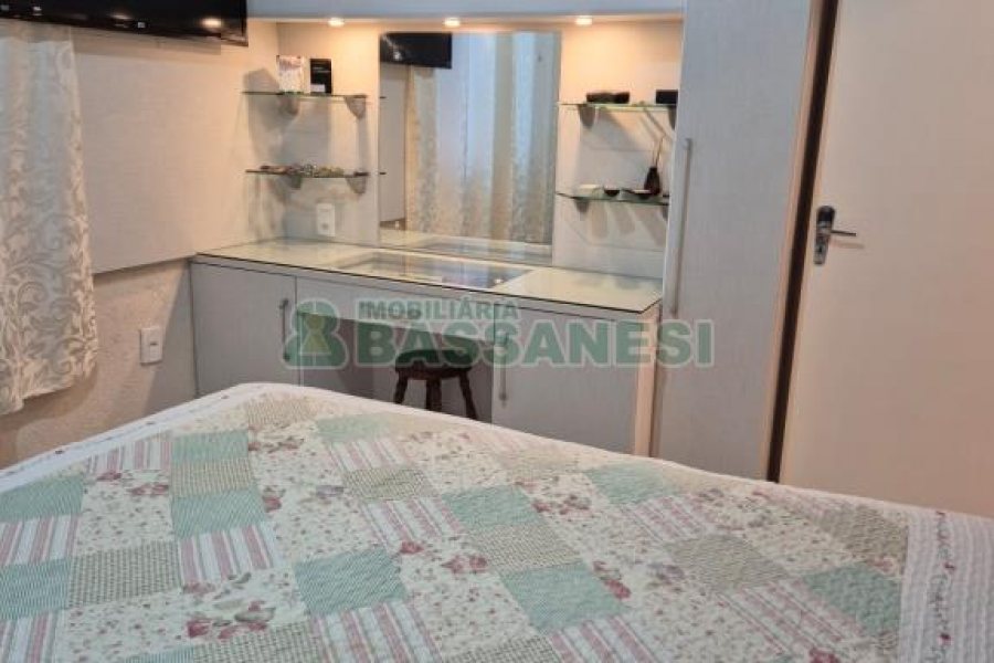 Casa com 108m², 2 dormitórios, 2 vagas, no bairro Panazzolo em Caxias do Sul para Comprar