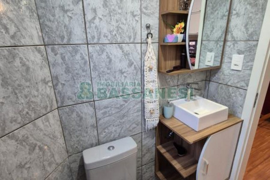 Casa com 108m², 2 dormitórios, 2 vagas, no bairro Panazzolo em Caxias do Sul para Comprar