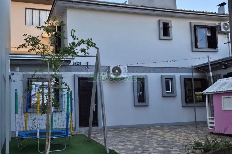 Casa com 108m², 2 dormitórios, 2 vagas, no bairro Panazzolo em Caxias do Sul para Comprar