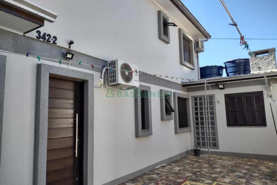 Casa com 108m², 2 dormitórios, 2 vagas, no bairro Panazzolo em Caxias do Sul para Comprar