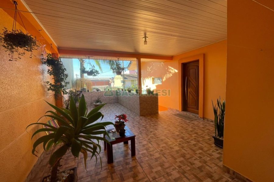 Casa com 384m², 7 dormitórios, 2 vagas, no bairro São Caetano em Caxias do Sul para Comprar