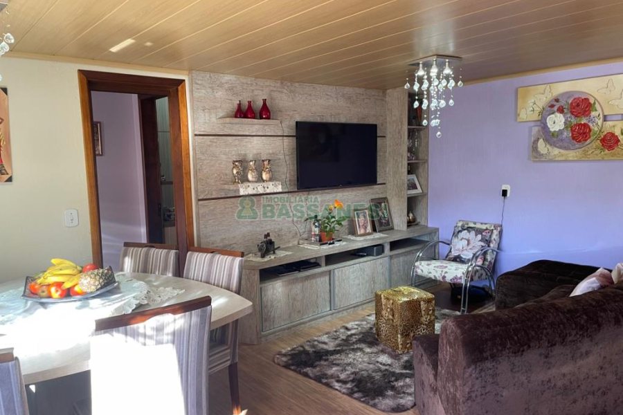 Casa com 384m², 7 dormitórios, 2 vagas, no bairro São Caetano em Caxias do Sul para Comprar