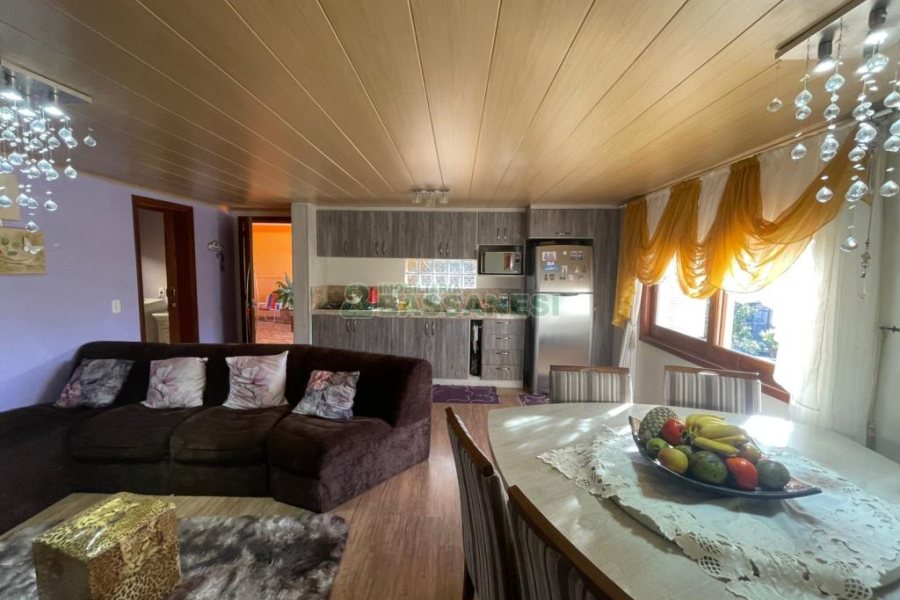 Casa com 384m², 7 dormitórios, 2 vagas, no bairro São Caetano em Caxias do Sul para Comprar