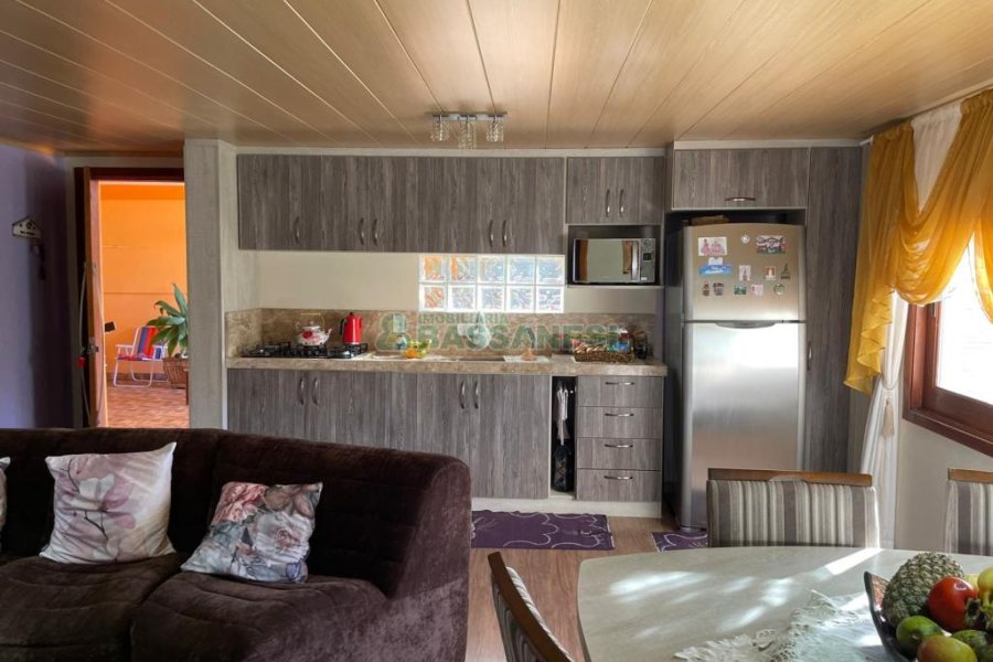 Casa com 384m², 7 dormitórios, 2 vagas, no bairro São Caetano em Caxias do Sul para Comprar