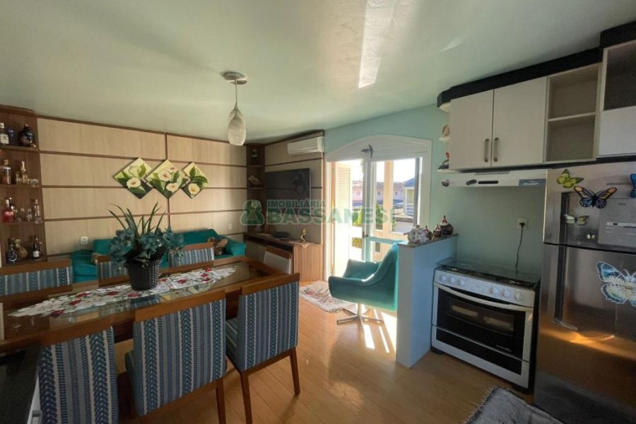 Casa com 384m², 7 dormitórios, 2 vagas, no bairro São Caetano em Caxias do Sul para Comprar