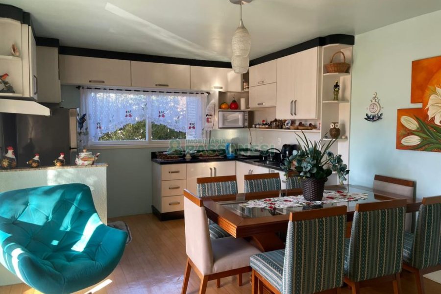 Casa com 384m², 7 dormitórios, 2 vagas, no bairro São Caetano em Caxias do Sul para Comprar