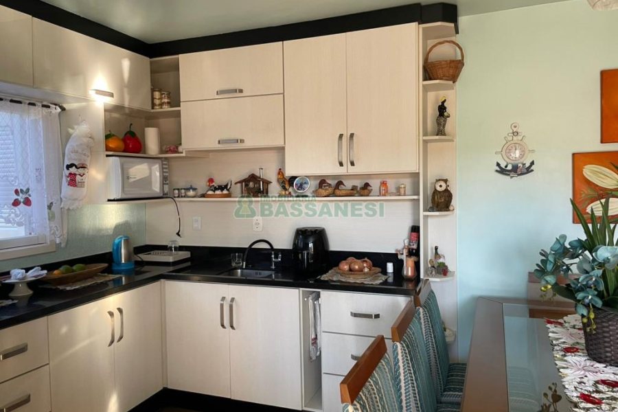 Casa com 384m², 7 dormitórios, 2 vagas, no bairro São Caetano em Caxias do Sul para Comprar