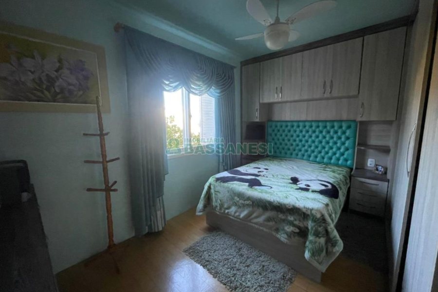 Casa com 384m², 7 dormitórios, 2 vagas, no bairro São Caetano em Caxias do Sul para Comprar