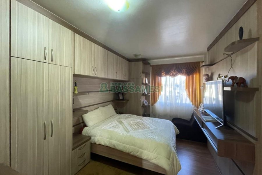 Casa com 384m², 7 dormitórios, 2 vagas, no bairro São Caetano em Caxias do Sul para Comprar